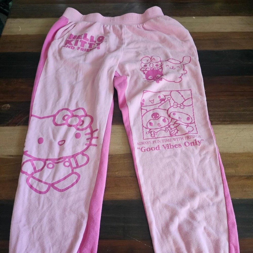 Pink Hello Kitty sweatpants with 'Good Vibes Only', size L. 0114
